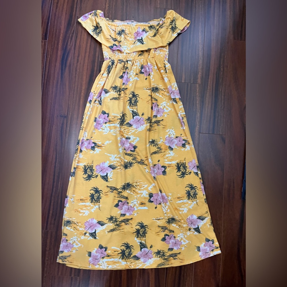 Ardene women’s medium off-the-shoulder maxi dress, floral tropical, yellow - Picture 5 of 11